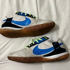 Soccer Indoor/Turf Shoes Unisex men’s 5 women’s 7. Good Condition.